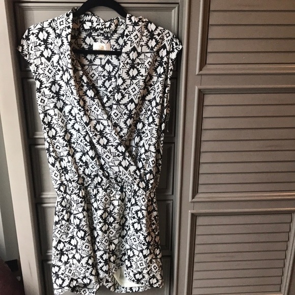 NWOT Ikat romper black/white size large - Picture 1 of 2